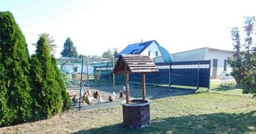 Foto eines Hauses mit H&uuml;hnerstall in Brandenburg